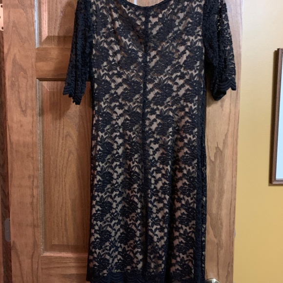 Black Lace Short Sleeve Dress - Picture 2 of 5